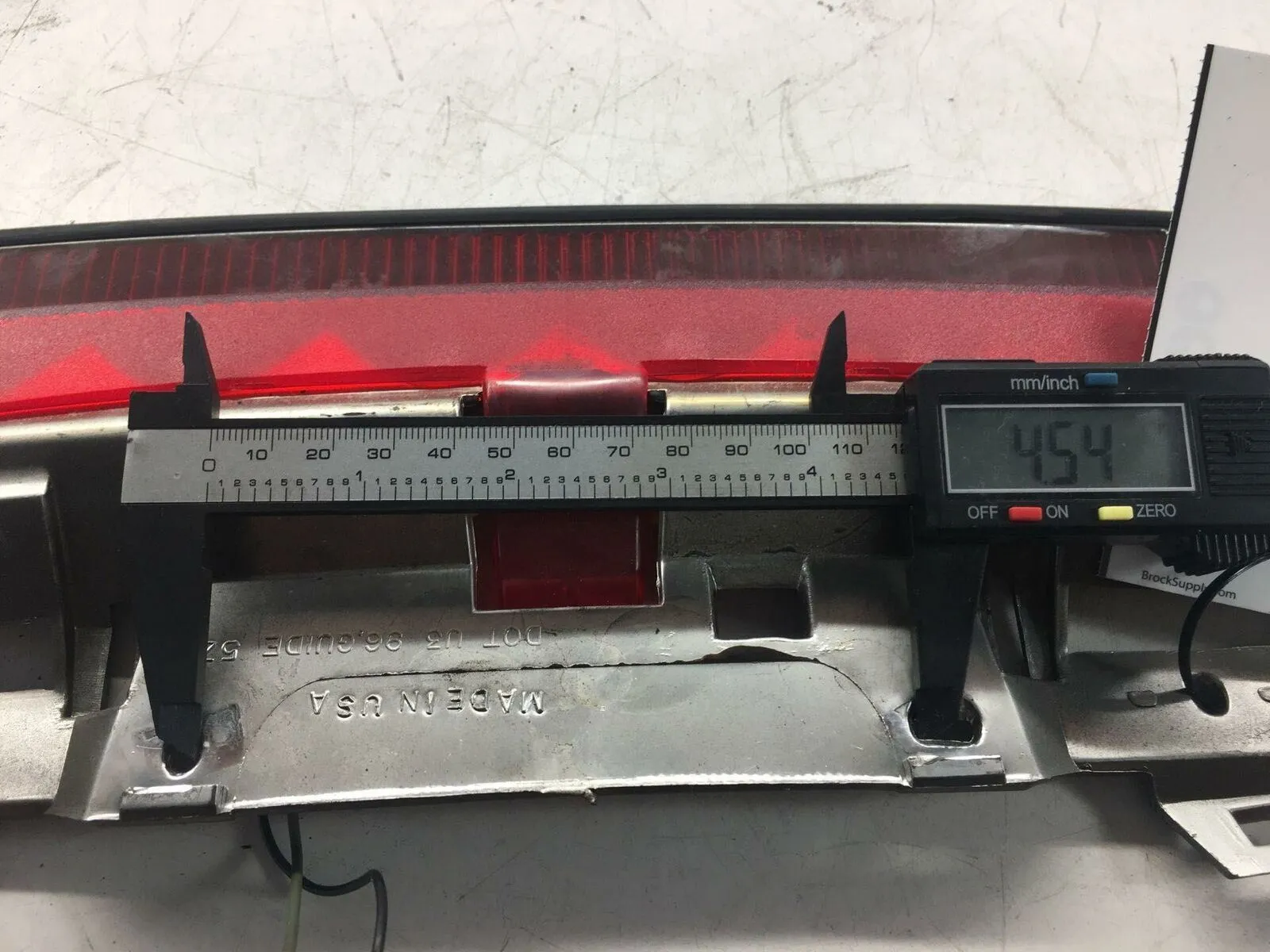 2000 SATURN S SERIES SW2 Wagon Emergency Third Brake Light Avoidance Lamp Q
